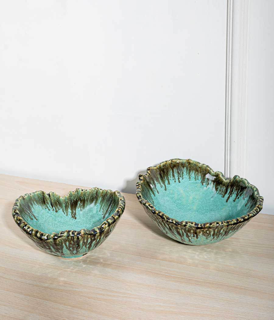 Aquamarine Seaweed Crumpled Serving Bowls - Image 3