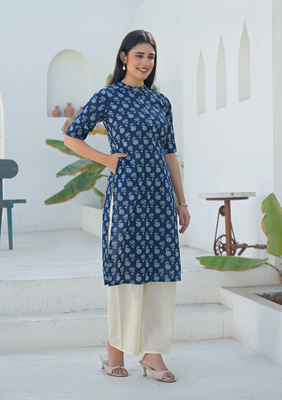 Aravalii Indigo mini floral Print Kurta - Image 2