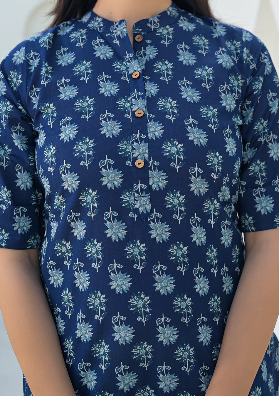 Aravalii Indigo mini floral Print Kurta - Image 6