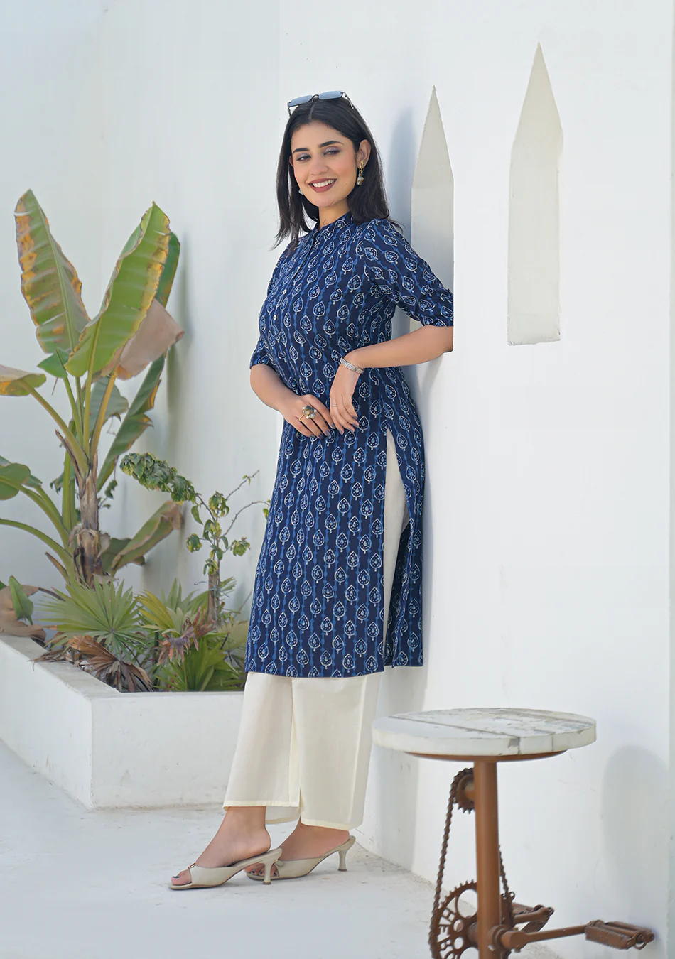 Aravalii Indigo mini floral Print Kurta - Image 7