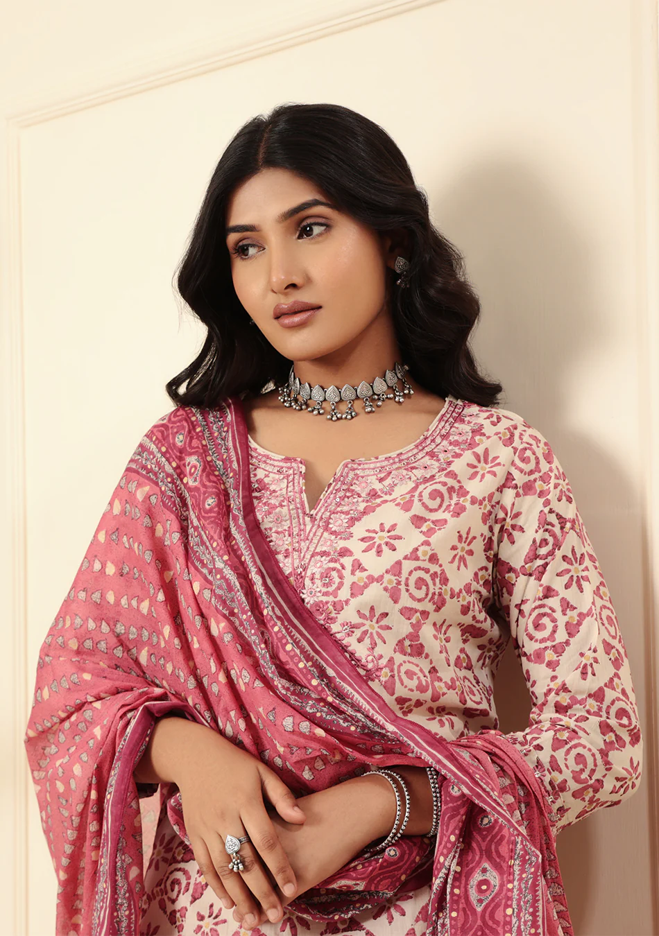 ARAVALII White AND RED FLORAL PRINT KURTA PANT SET WITH DUPATTA - Image 2