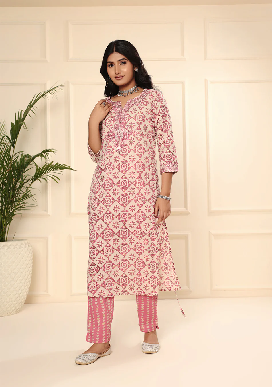 ARAVALII White AND RED FLORAL PRINT KURTA PANT SET WITH DUPATTA - Image 3