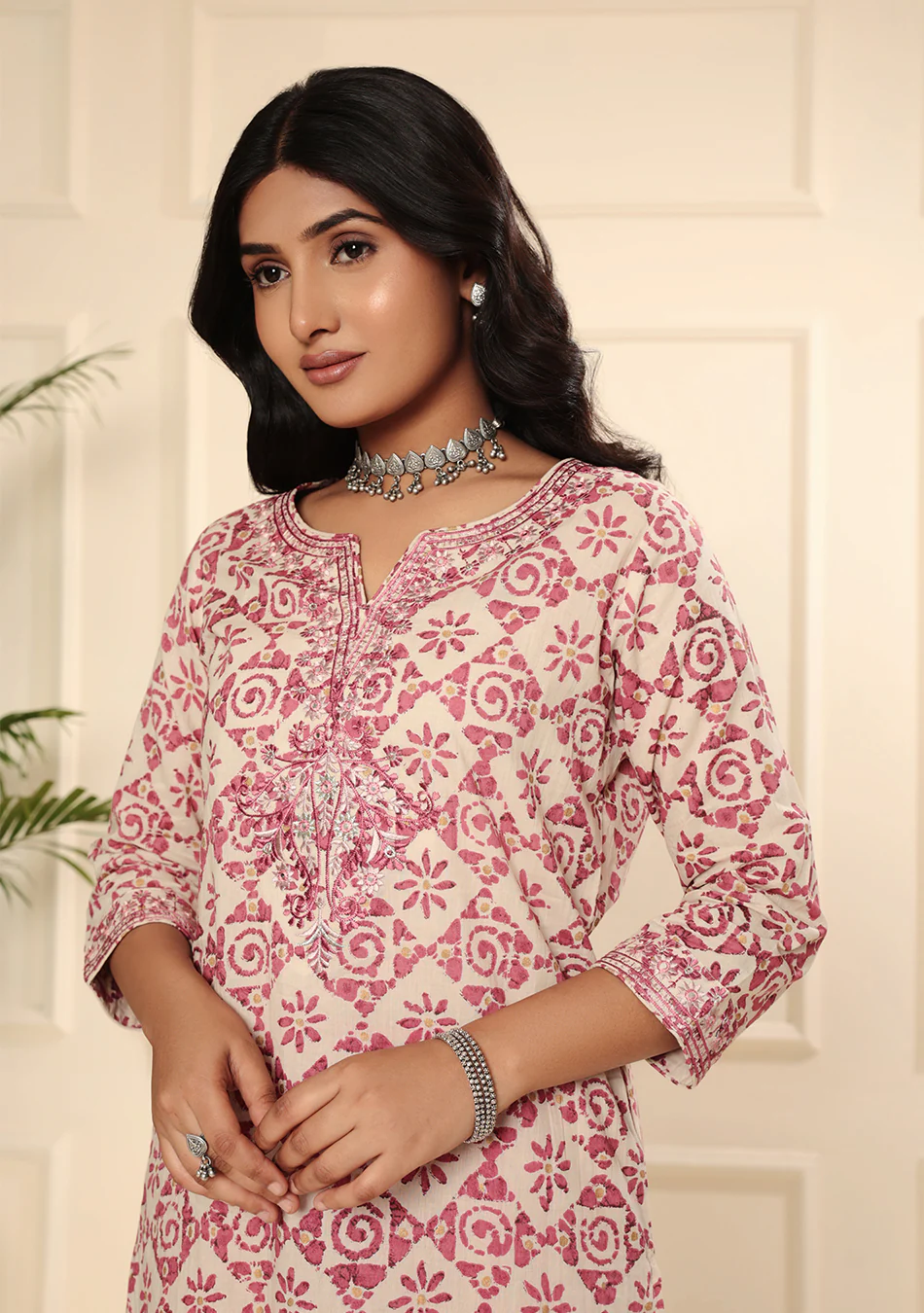 ARAVALII White AND RED FLORAL PRINT KURTA PANT SET WITH DUPATTA - Image 4