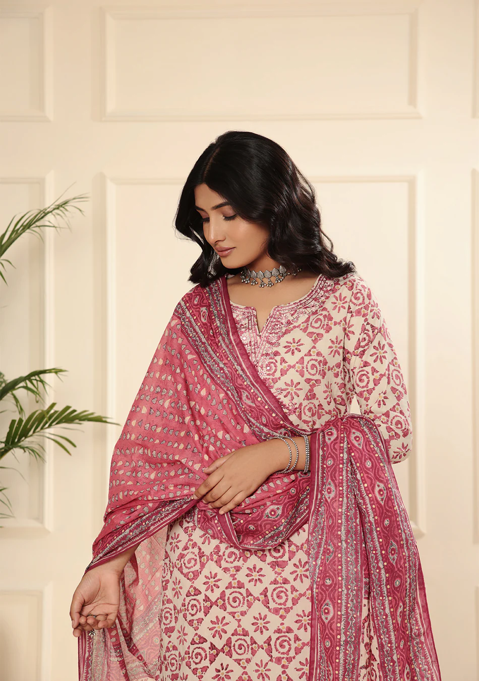 ARAVALII White AND RED FLORAL PRINT KURTA PANT SET WITH DUPATTA - Image 5