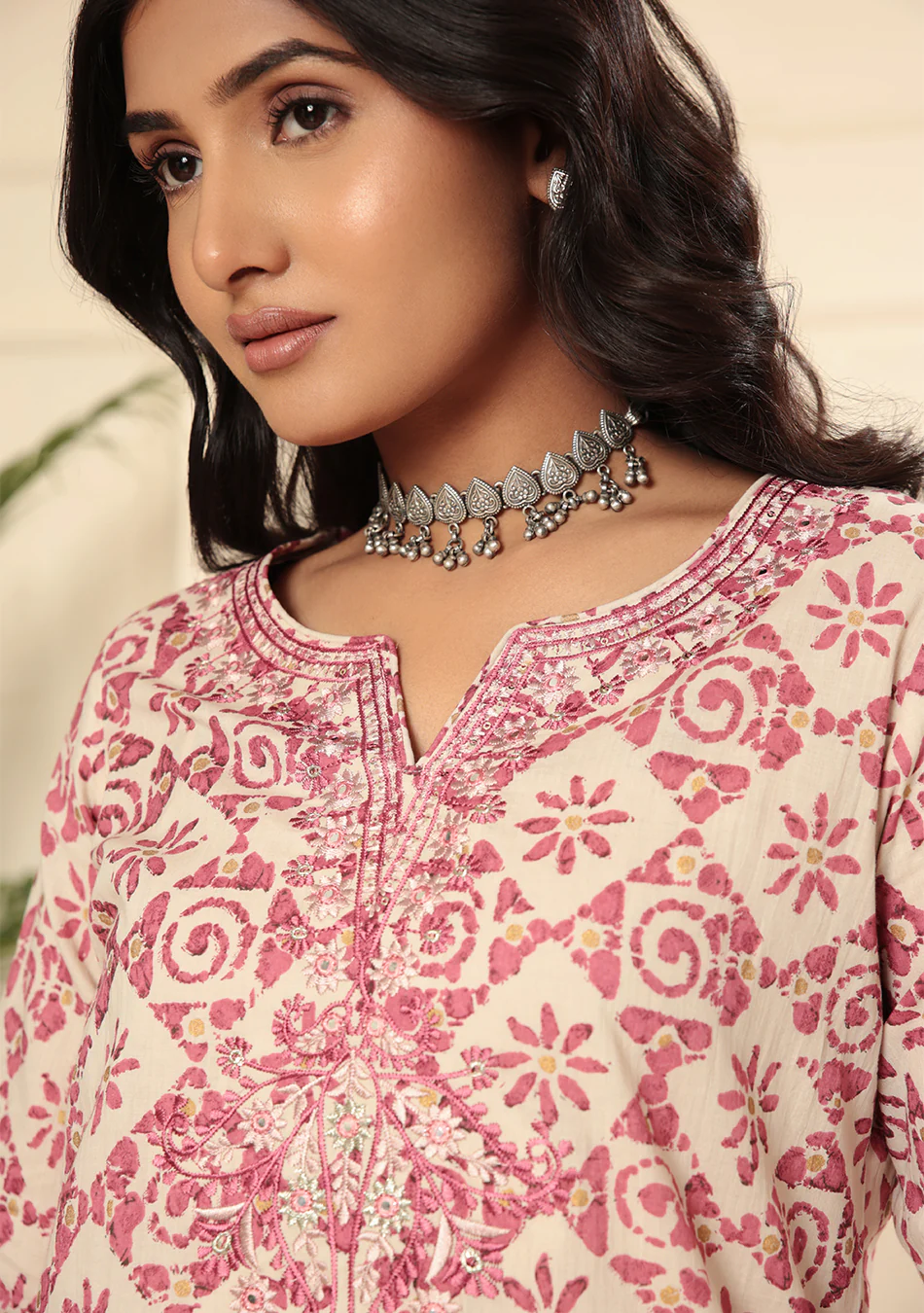 ARAVALII White AND RED FLORAL PRINT KURTA PANT SET WITH DUPATTA - Image 6