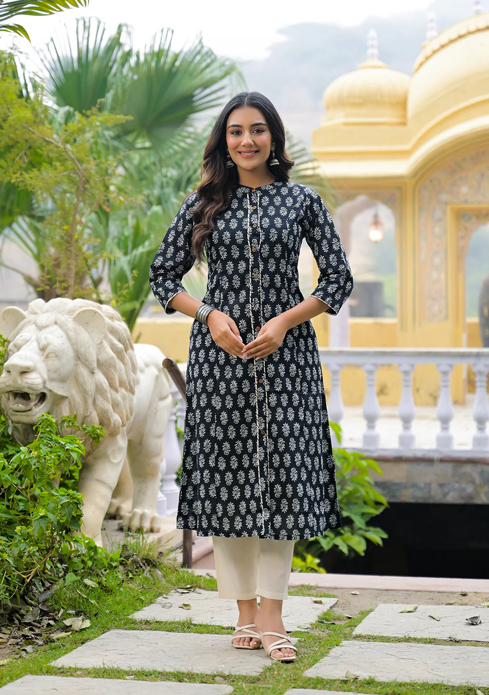 Aravalii Noir Artisan Kurta - Image 4