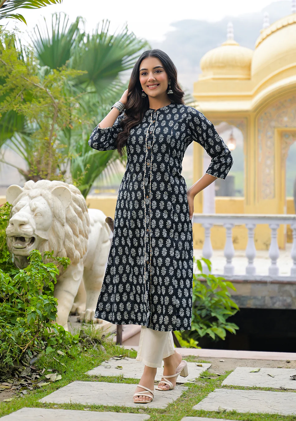 Aravalii Noir Artisan Kurta - Image 5