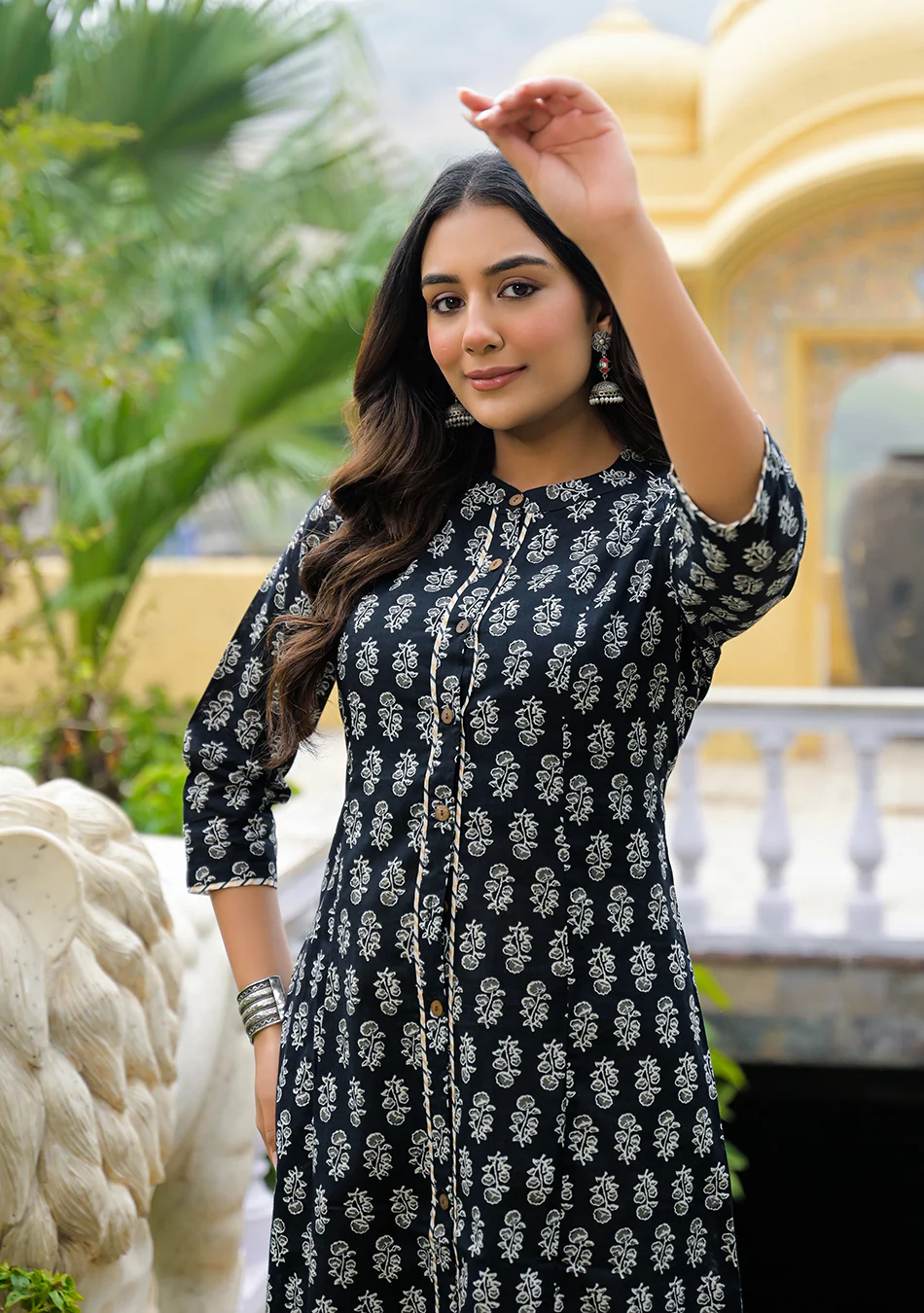 Aravalii Noir Artisan Kurta - Image 7