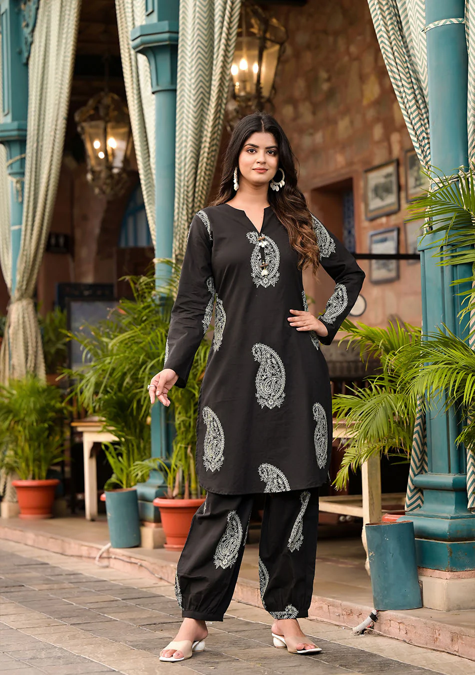 Aravalii Noir Paisley Co-Ord Set - Image 11