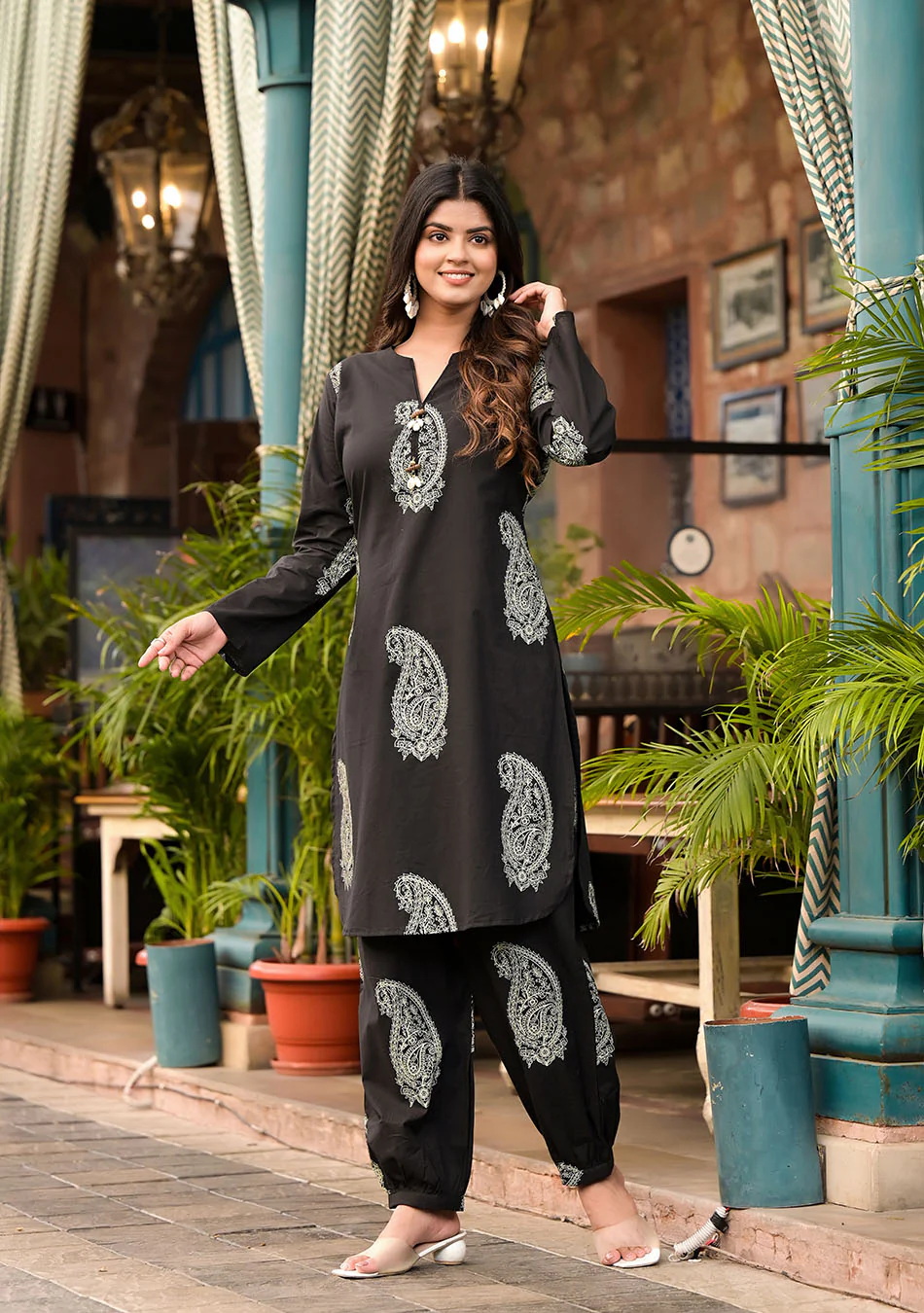 Aravalii Noir Paisley Co-Ord Set - Image 12