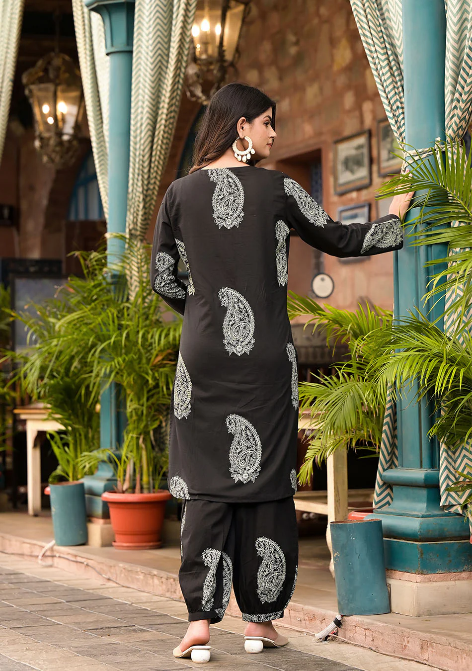 Aravalii Noir Paisley Co-Ord Set - Image 13