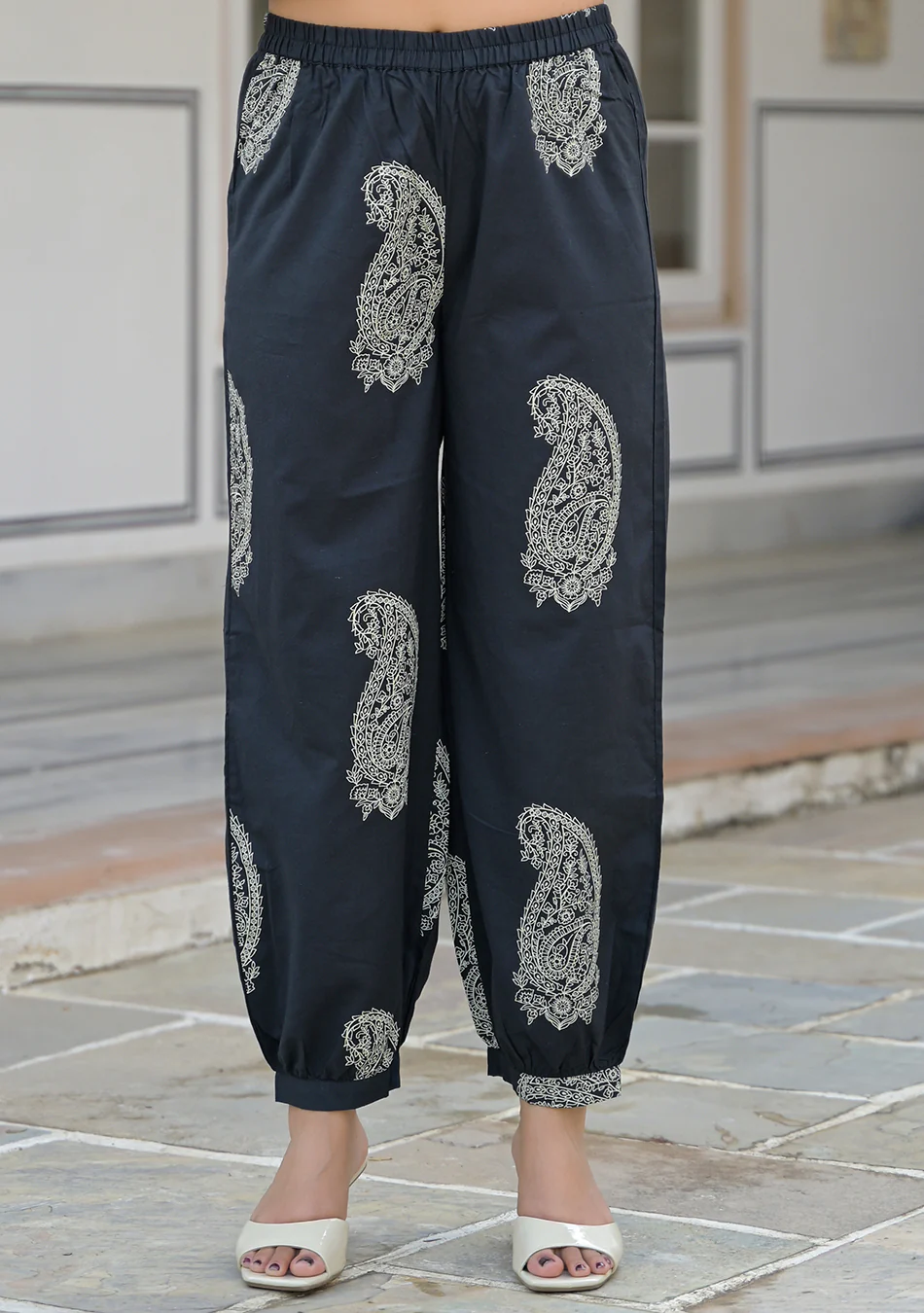 Aravalii Noir Paisley Co-Ord Set - Image 4