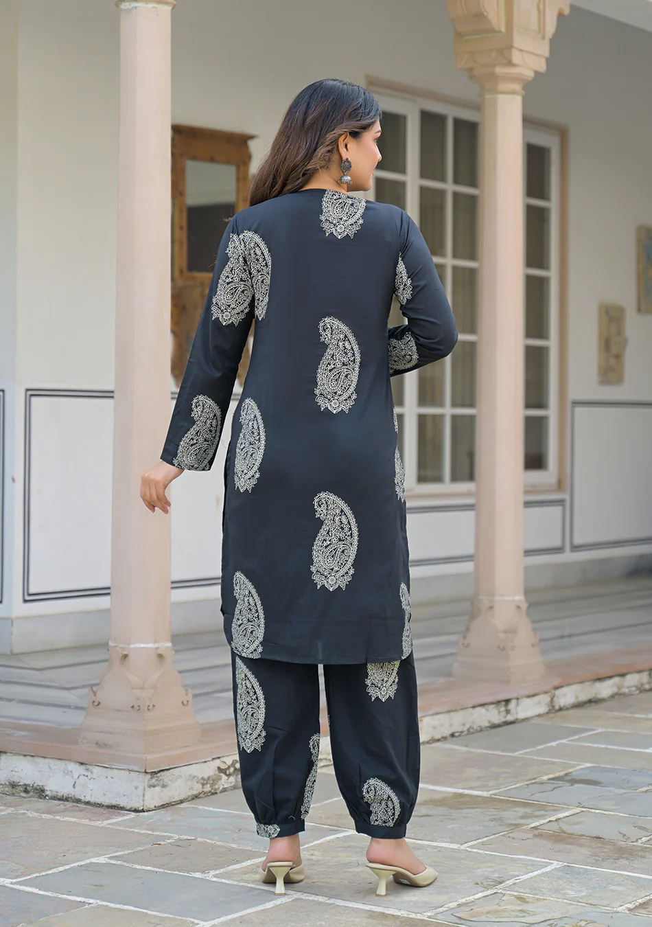 Aravalii Noir Paisley Co-Ord Set - Image 5