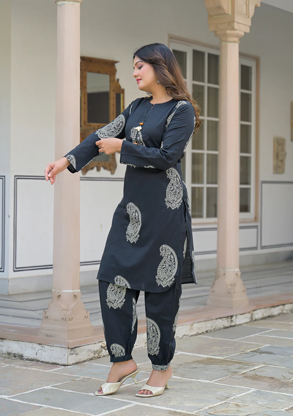 Aravalii Noir Paisley Co-Ord Set - Image 6