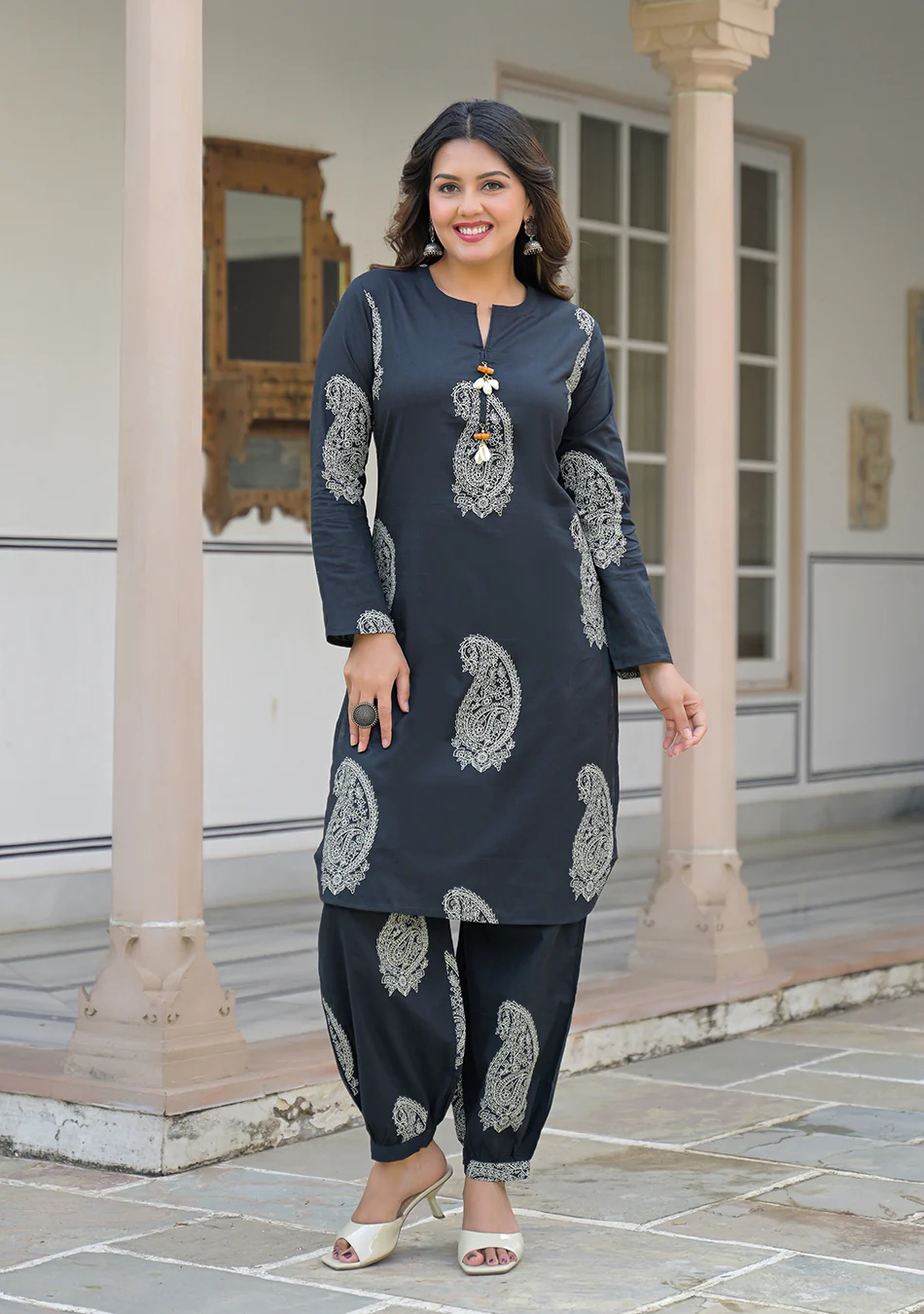 Aravalii Noir Paisley Co-Ord Set - Image 7
