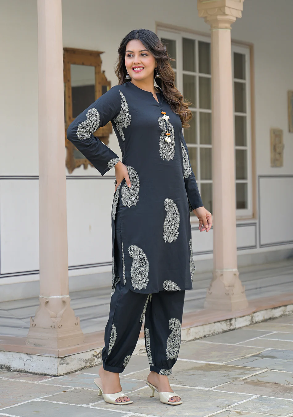 Aravalii Noir Paisley Co-Ord Set - Image 8
