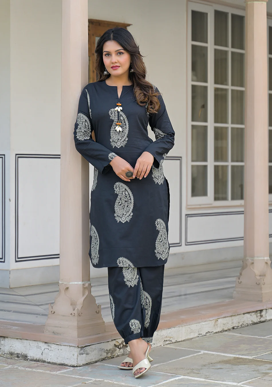 Aravalii Noir Paisley Co-Ord Set - Image 9