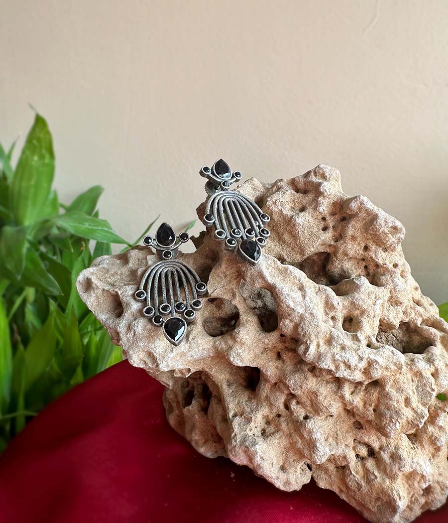 BLACK FROST RADIANCE STUDS - Image 2