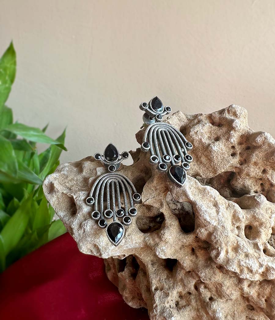 BLACK FROST RADIANCE STUDS - Image 3