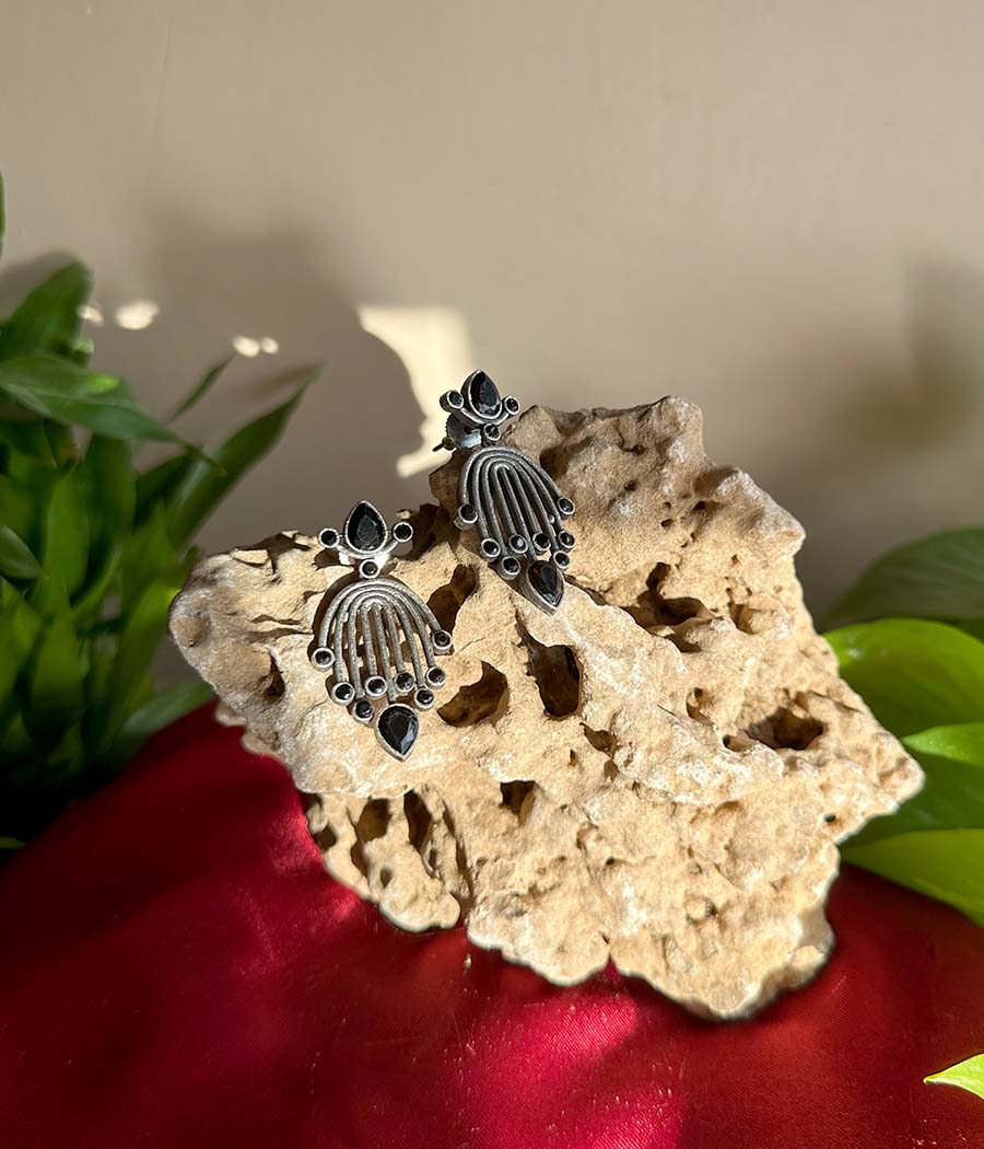 BLACK FROST RADIANCE STUDS - Image 5
