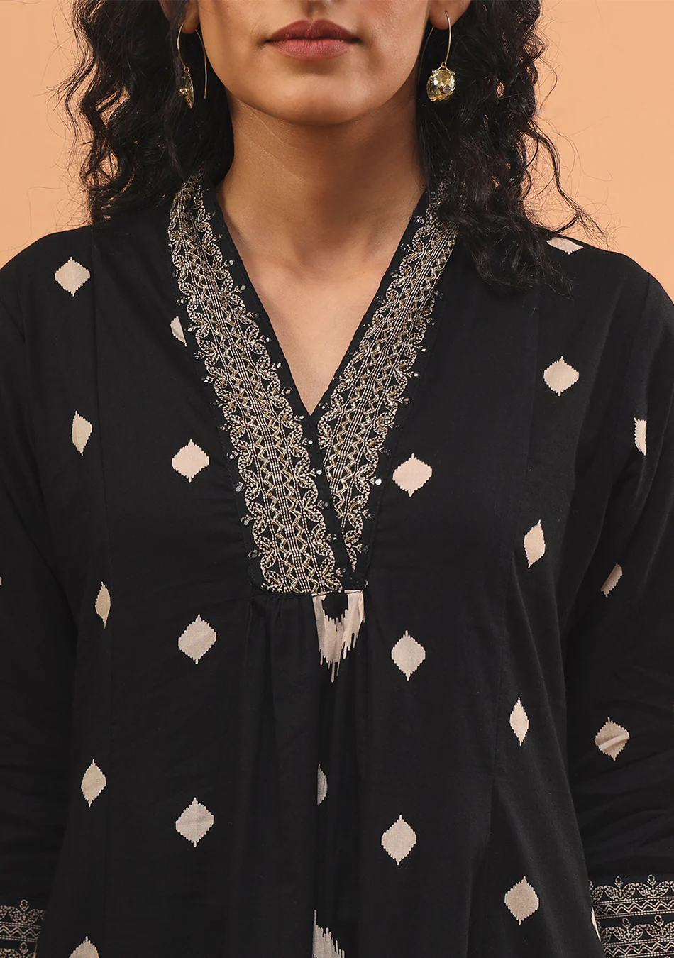 Aravalii Noir Ikat Heirloom Set - Image 6