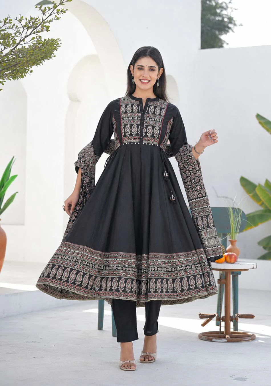 Aravalii Noir Paisley Heritage Anarkali Set - Image 5