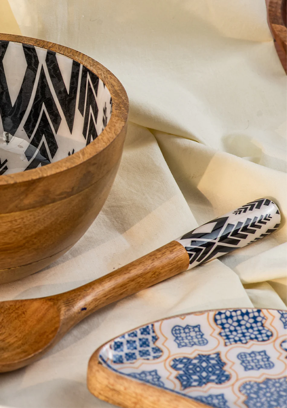 Zebra Salad Bowl with Serving Spoon - Image 6