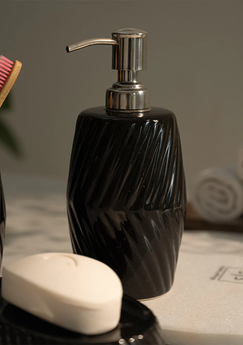 Black Striped Bathroom Set - Image 16
