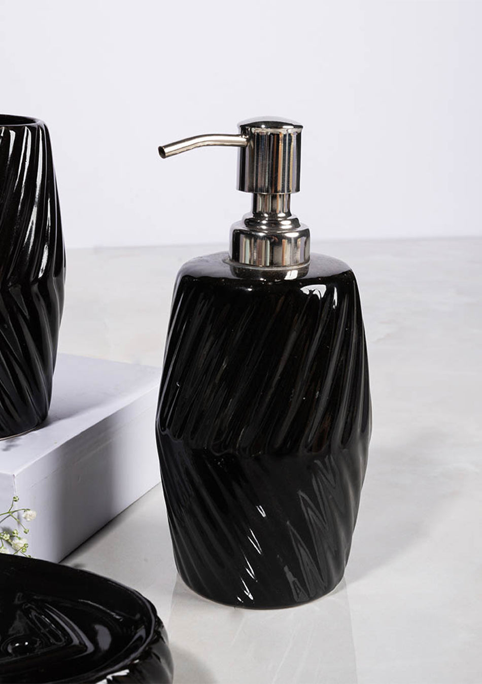 Black Striped Bathroom Set - Image 4