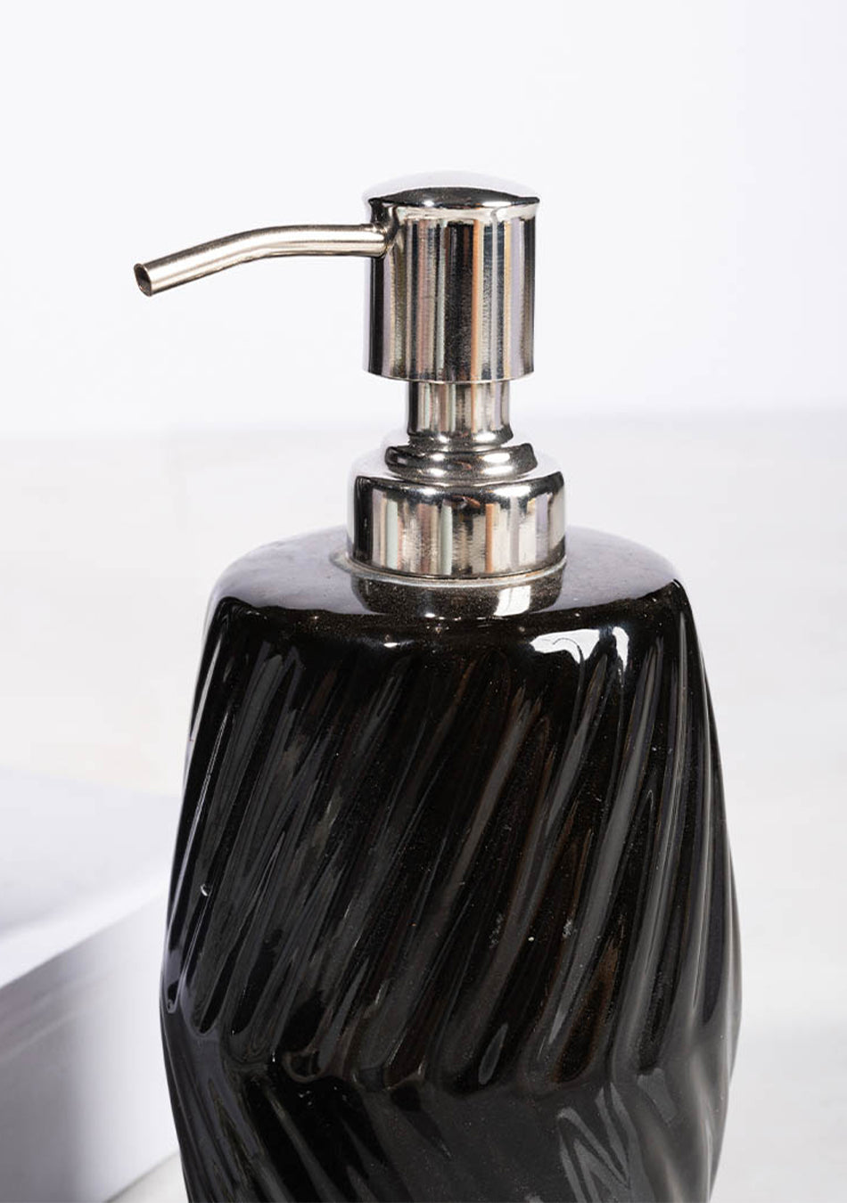 Black Striped Bathroom Set - Image 7