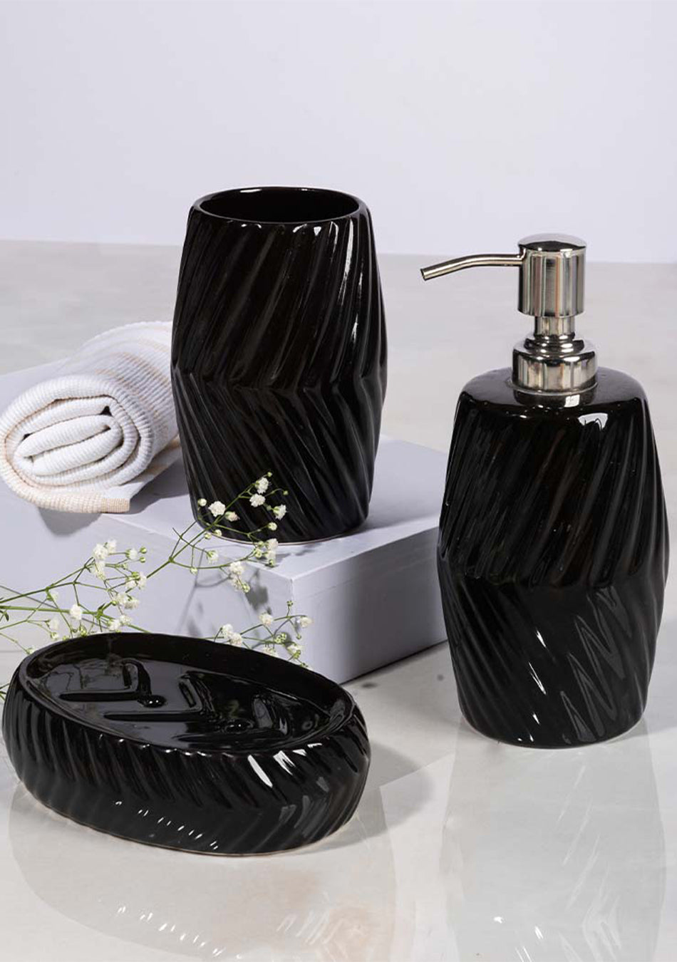 Black Striped Bathroom Set - Image 9