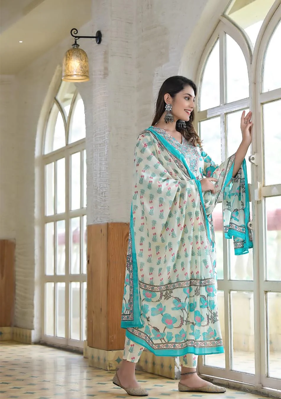 Blue and white floral V cut kurta pant set with dupatta - Image 2