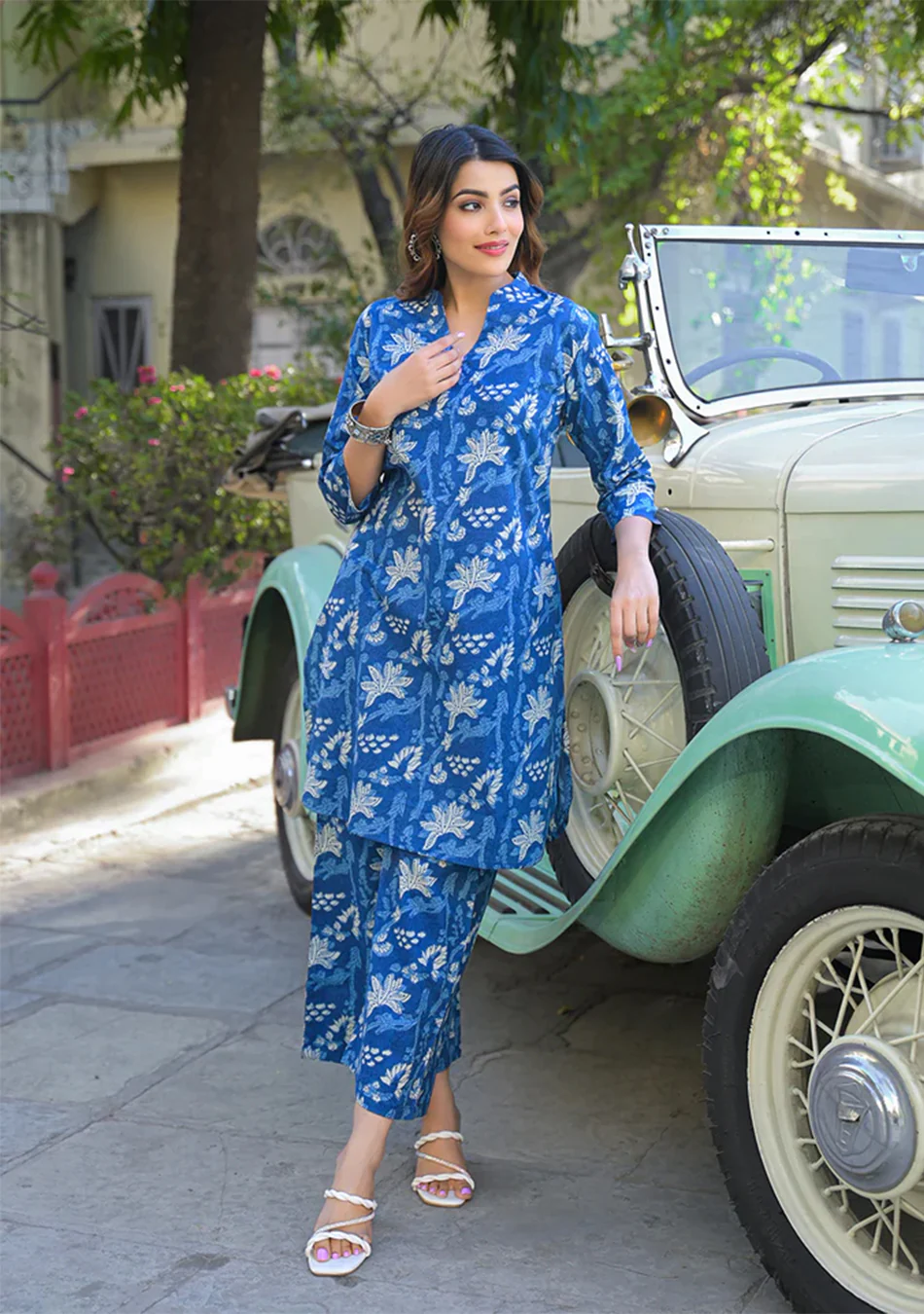 Blue Floral Print Cotton Fabric Kurta with Pant - Image 5
