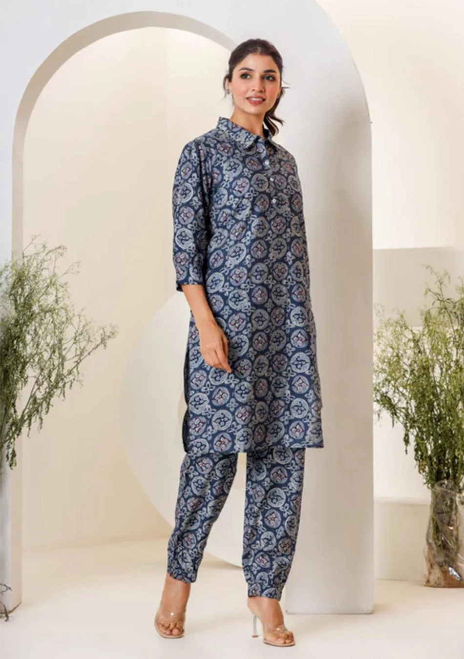 Blue Print Muslin Kurta With Hem Cuffed Pant Set - Image 3