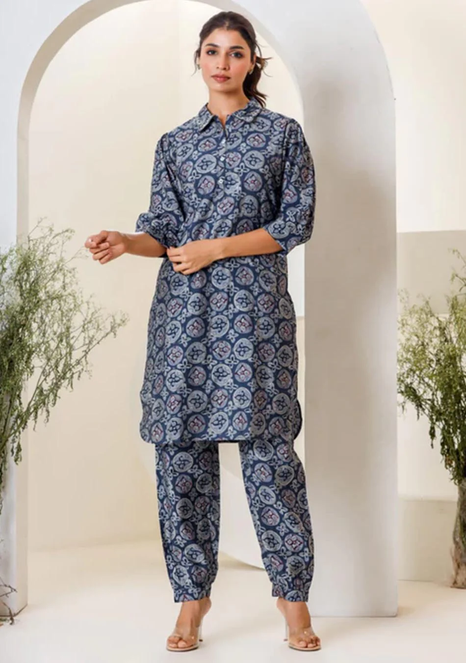 Blue Print Muslin Kurta With Hem Cuffed Pant Set - Image 4