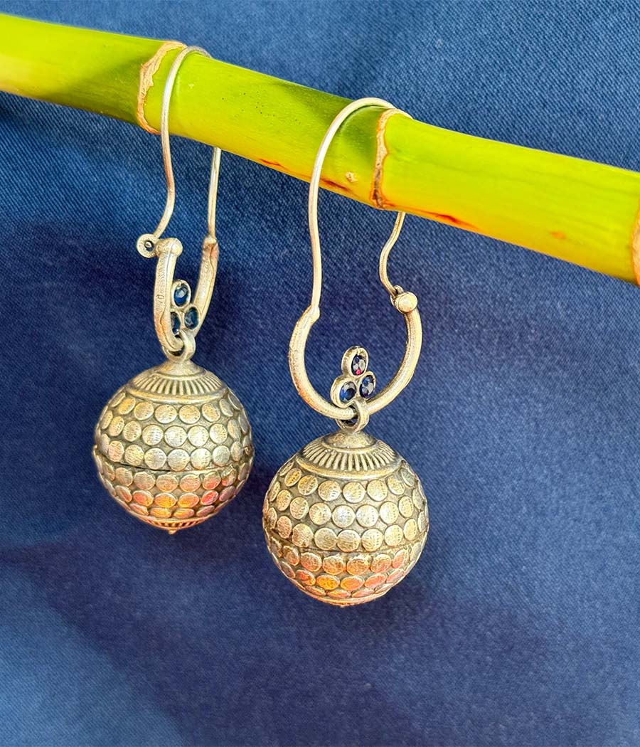 BLUE SPHERE ELEGANCE DANGLERS - Image 3