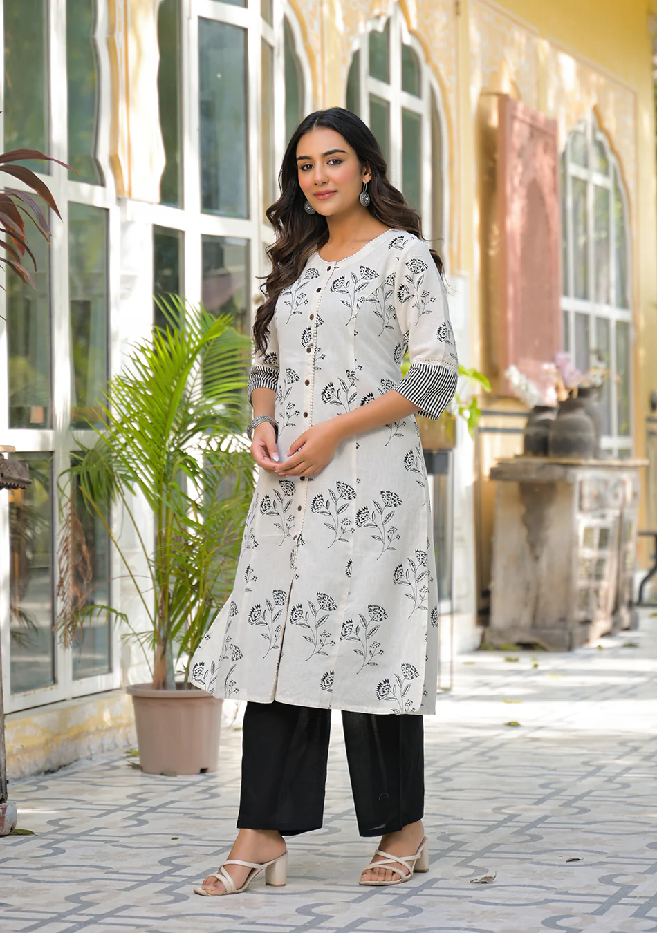 Aravalii Chalk Mist Blossom Kurta - Image 3