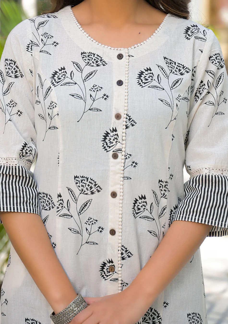 Aravalii Chalk Mist Blossom Kurta - Image 6
