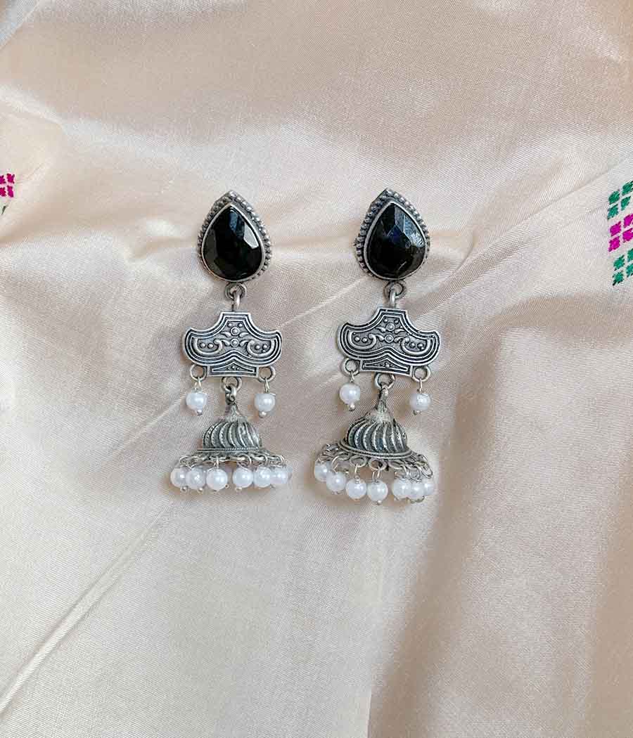 Charcoal Gem Pearl Cascade Dangler - Image 4