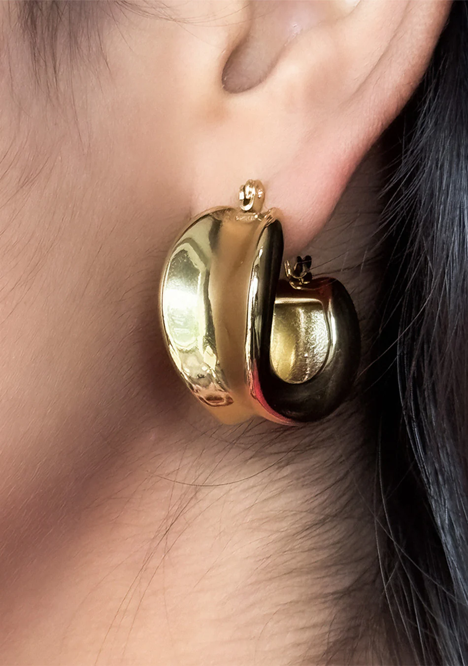 CHUNKY GOLD HOOP EARRINGS