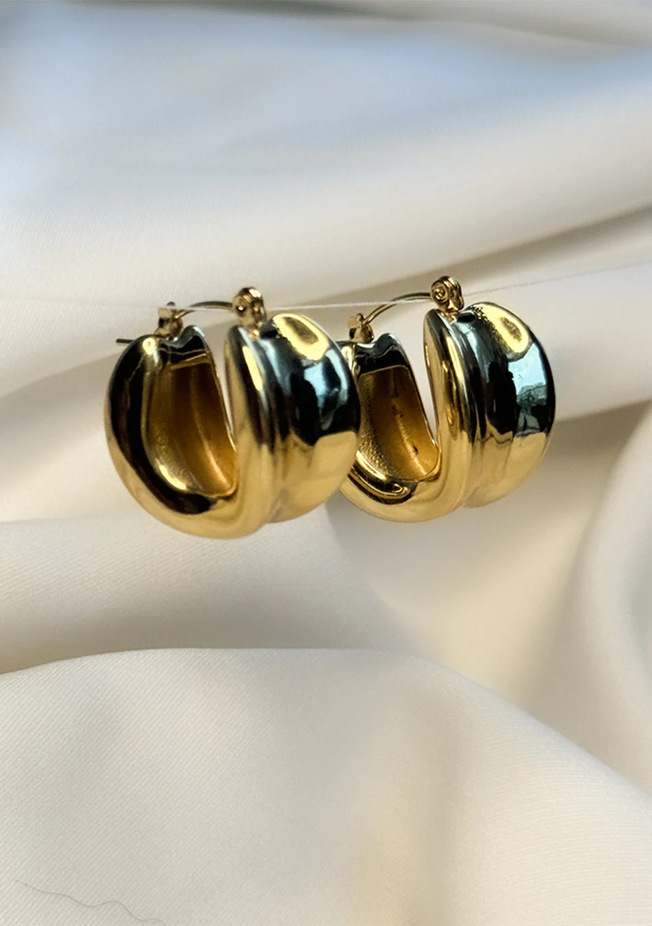 CHUNKY GOLD HOOP EARRINGS - Image 2