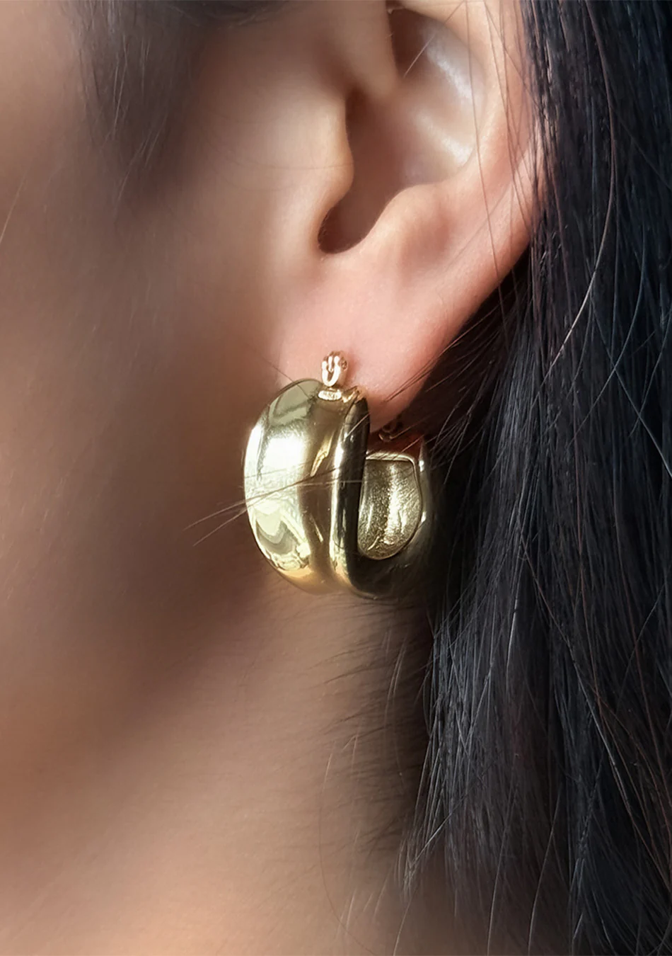 CHUNKY GOLD HOOP EARRINGS - Image 3
