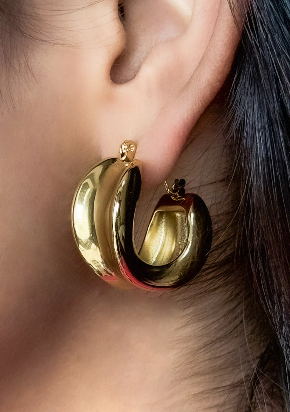 CHUNKY GOLD HOOP EARRINGS - Image 4