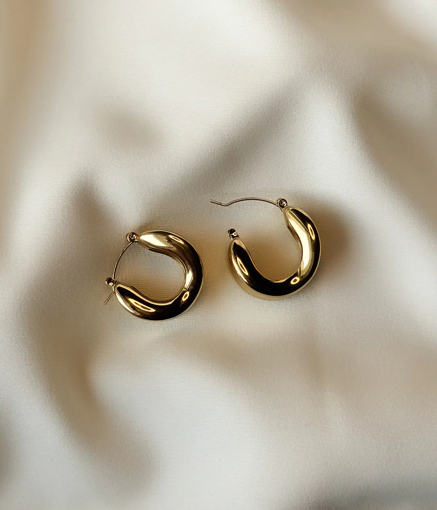 CHUNKY GOLD HOOP EARRINGS - Image 6
