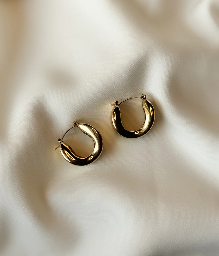 CHUNKY GOLD HOOP EARRINGS - Image 9