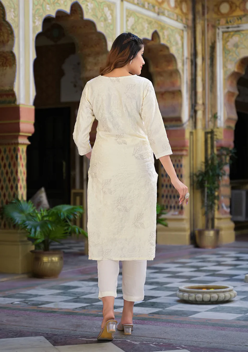 Cream Solid Chanderi Silk kurta Pant With Dupatta - Image 7