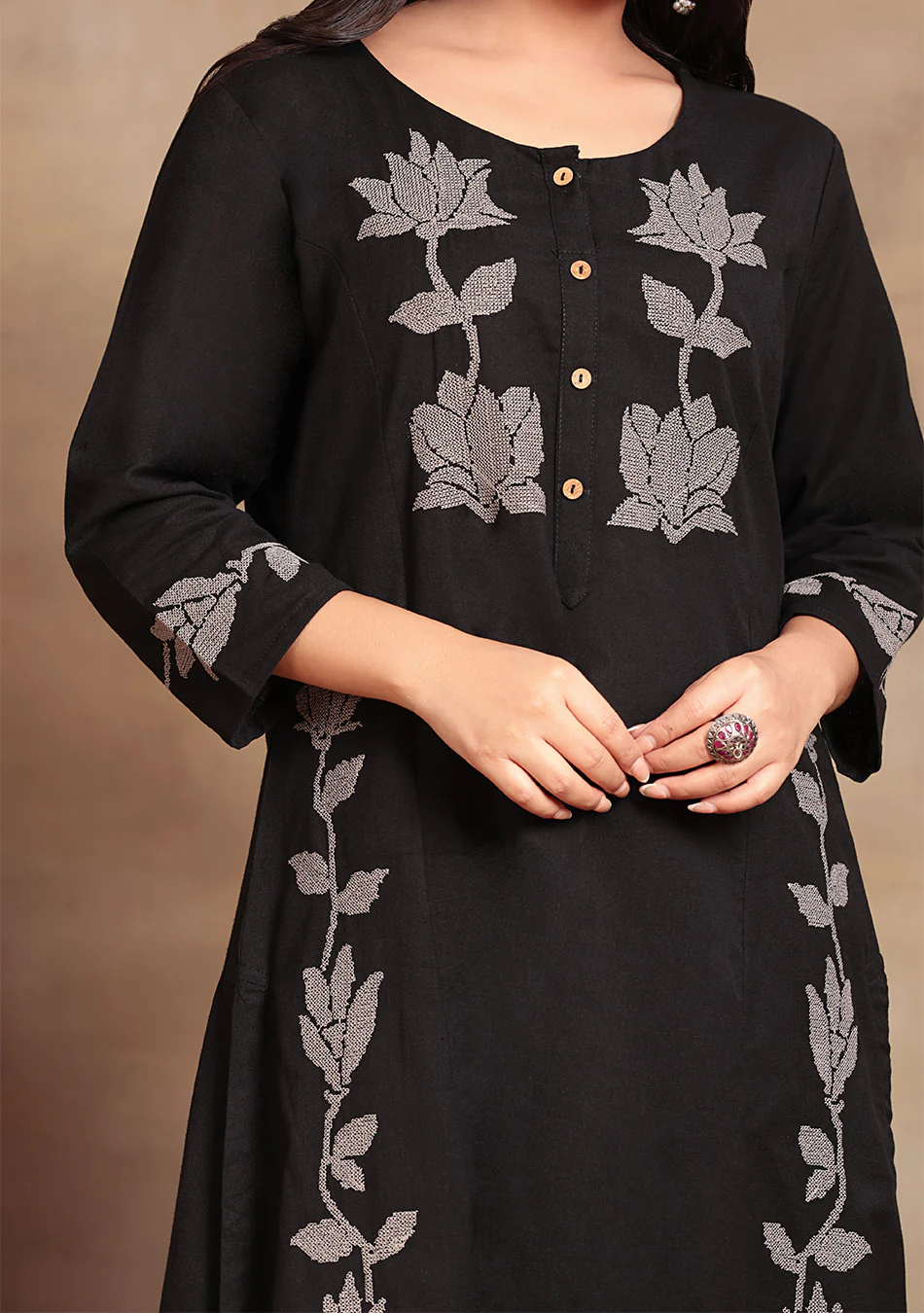 Aravalii Noir Bloom Co-ord Set - Image 3