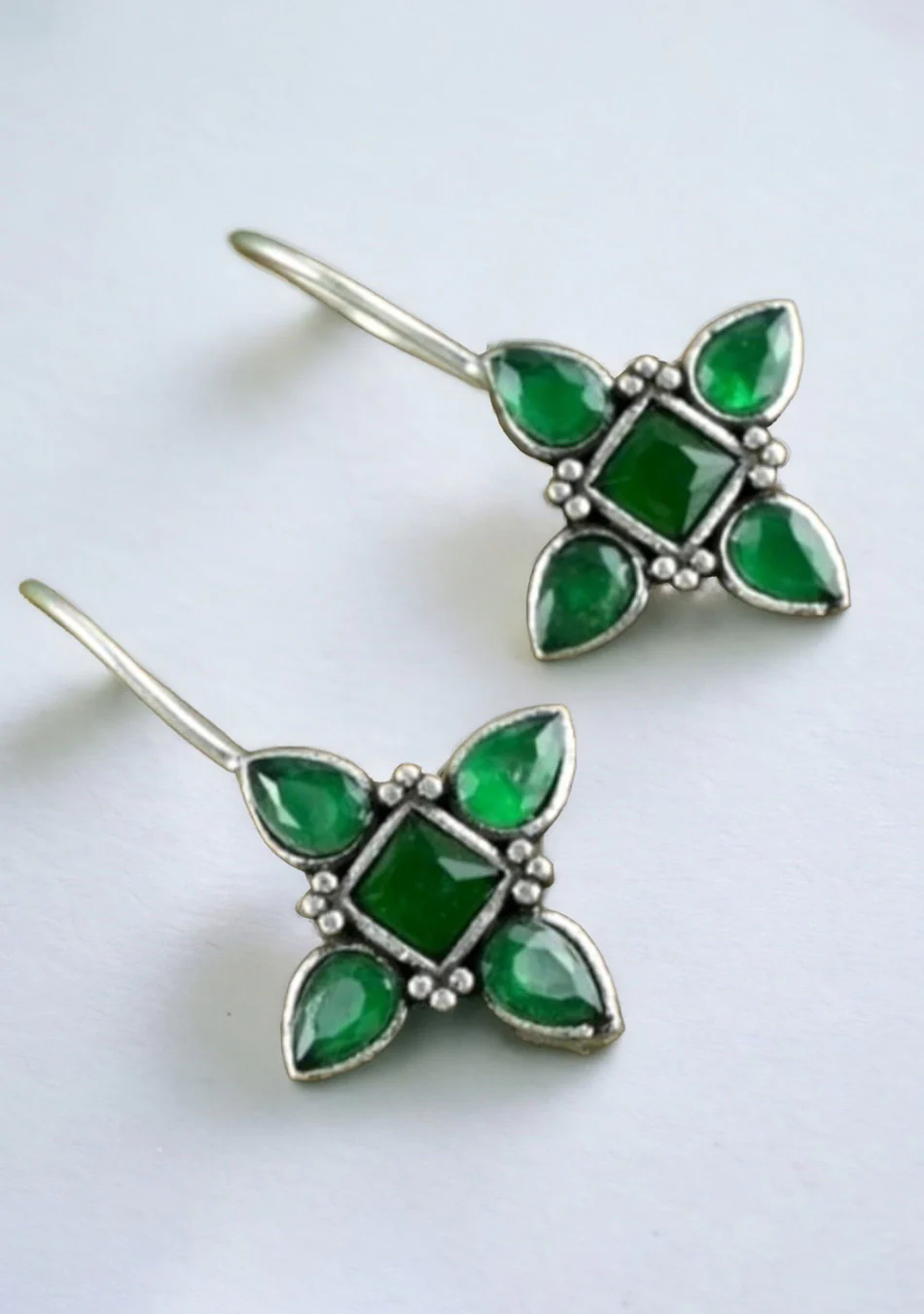 Emerald Blosson hook earrings - Image 3