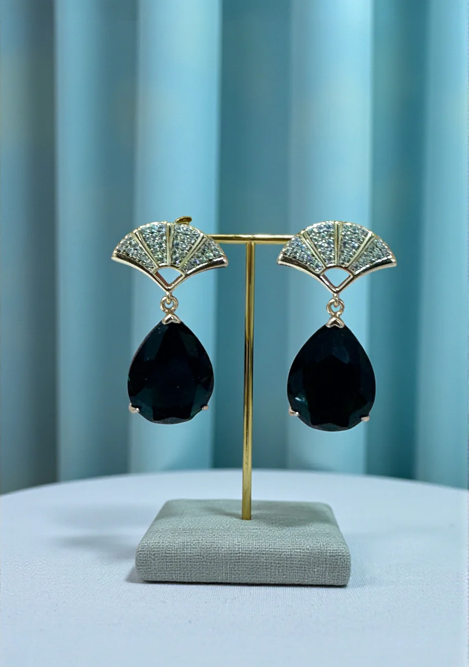 Emerald Fan Luxe Drops - Image 3