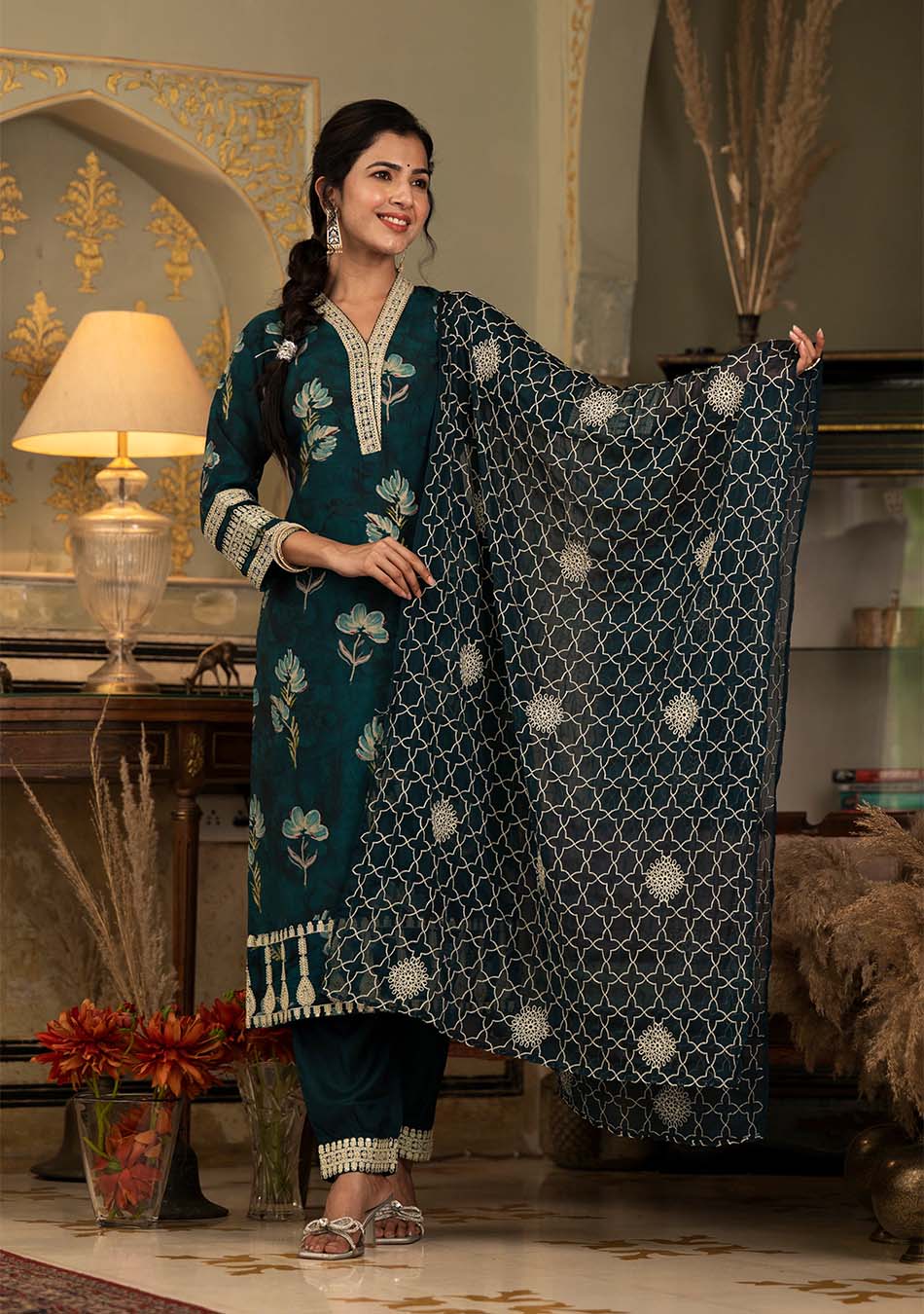 Emerald Green Muslin silk with Intricate Zari Dupatta - Image 3